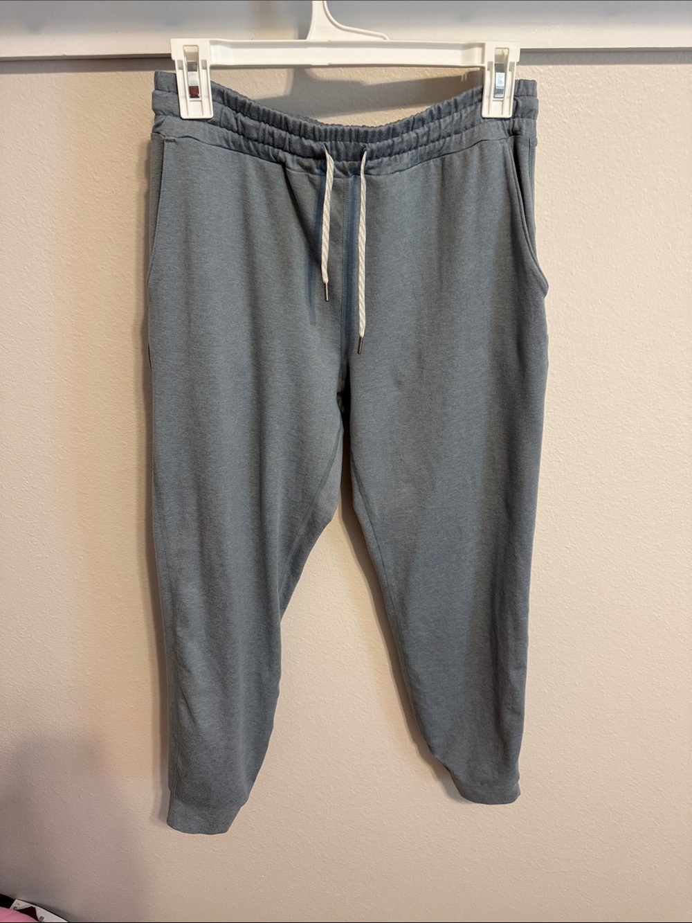 Vuori Women's Performance Blue Jogger Pants Heathered Blue